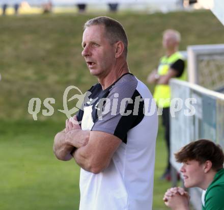 Fussball Unterliga Ost. Feldkirchen SV gegen Sirnitz.  Trainer Robert Pozewaunig (Feldkirchen),   Feldkirchen, am 13.4.2024.
Foto: Kuess
www.qspictures.net
---
pressefotos, pressefotografie, kuess, qs, qspictures, sport, bild, bilder, bilddatenbank