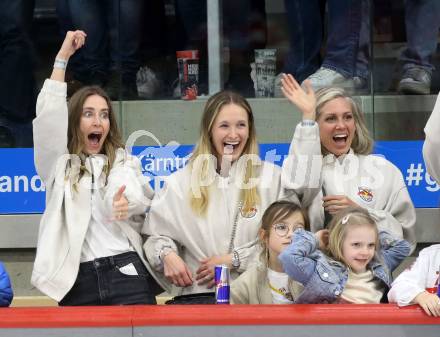 EBEL. Eishockey Bundesliga. EC KAC gegen Salzburg.  Jubel Spielerfrauen Salzburg Klagenfurt, am 19.4..2024.
Foto: Kuess
www.qspictures.net
---
pressefotos, pressefotografie, kuess, qs, qspictures, sport, bild, bilder, bilddatenbank