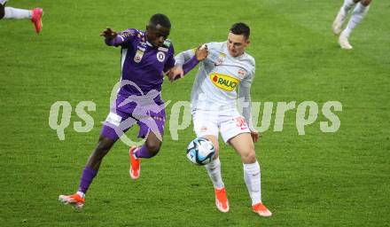 Fussball Bundesliga. SK Austria Klagenfurt gegen FC Red Bull Salzburg. Solomon Bonnah,  (Klagenfurt), Oscar Gloukh   (Salzburg).  Klagenfurt, am 24.4.2024.
Foto: Kuess
www.qspictures.net
---
pressefotos, pressefotografie, kuess, qs, qspictures, sport, bild, bilder, bilddatenbank