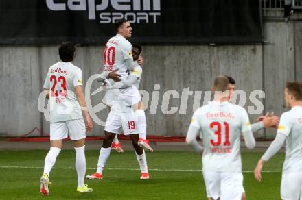 Fussball Bundesliga. SK Austria Klagenfurt gegen FC Red Bull Salzburg.  Torjubel Karim Konate, Oscar Gloukh (Salzburg).  Klagenfurt, am 24.4.2024.
Foto: Kuess
www.qspictures.net
---
pressefotos, pressefotografie, kuess, qs, qspictures, sport, bild, bilder, bilddatenbank