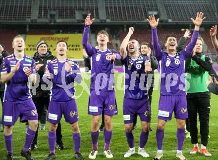 Fussball Bundesliga. SK Austria Klagenfurt gegen FC Red Bull Salzburg.  Jubel Christopher CVetko, Till Schumacher, Jannik Robatsch, Andrew Irving, Sebastian Guerra Soto (Klagenfurt).  Klagenfurt, am 24.4.2024.
Foto: Kuess
www.qspictures.net
---
pressefotos, pressefotografie, kuess, qs, qspictures, sport, bild, bilder, bilddatenbank