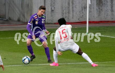 Fussball Bundesliga. SK Austria Klagenfurt gegen FC Red Bull Salzburg.  Till Schumacher, (Klagenfurt), Mamady Diambou   (Salzburg).  Klagenfurt, am 24.4.2024.
Foto: Kuess
www.qspictures.net
---
pressefotos, pressefotografie, kuess, qs, qspictures, sport, bild, bilder, bilddatenbank