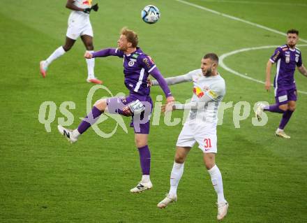 Fussball Bundesliga. SK Austria Klagenfurt gegen FC Red Bull Salzburg. Jonas Arweiler,  (Klagenfurt),  Strahinja Pavlovic  (Salzburg).  Klagenfurt, am 24.4.2024.
Foto: Kuess
www.qspictures.net
---
pressefotos, pressefotografie, kuess, qs, qspictures, sport, bild, bilder, bilddatenbank