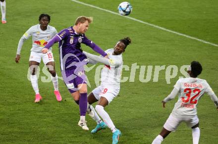 Fussball Bundesliga. SK Austria Klagenfurt gegen FC Red Bull Salzburg.  Jonas Arweiler,  (Klagenfurt), Daouda Guindo  (Salzburg).  Klagenfurt, am 24.4.2024.
Foto: Kuess
www.qspictures.net
---
pressefotos, pressefotografie, kuess, qs, qspictures, sport, bild, bilder, bilddatenbank