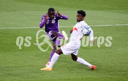 Fussball Bundesliga. SK Austria Klagenfurt gegen FC Red Bull Salzburg. Solomon Bonnah,   (Klagenfurt),  Amankwah Forson (Salzburg).  Klagenfurt, am 24.4.2024.
Foto: Kuess
www.qspictures.net
---
pressefotos, pressefotografie, kuess, qs, qspictures, sport, bild, bilder, bilddatenbank