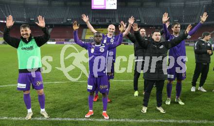 Fussball Bundesliga. SK Austria Klagenfurt gegen FC Red Bull Salzburg.  Jubel Christopher Wernitznig, Solomon Bonnah, Nicolas Wimmer, Sinan Karweina, Thorsten Mahrer (Klagenfurt).  Klagenfurt, am 24.4.2024.
Foto: Kuess
www.qspictures.net
---
pressefotos, pressefotografie, kuess, qs, qspictures, sport, bild, bilder, bilddatenbank