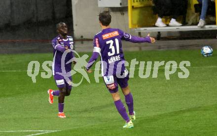 Fussball Bundesliga. SK Austria Klagenfurt gegen FC Red Bull Salzburg.   Torjubel Solomon Bonnah, Thorsten Mahrer (Klagenfurt).  Klagenfurt, am 24.4.2024.
Foto: Kuess
www.qspictures.net
---
pressefotos, pressefotografie, kuess, qs, qspictures, sport, bild, bilder, bilddatenbank