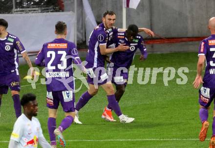 Fussball Bundesliga. SK Austria Klagenfurt gegen FC Red Bull Salzburg.  Torjubel Solomon Bonnah, Andrew Irving (Klagenfurt).  Klagenfurt, am 24.4.2024.
Foto: Kuess
www.qspictures.net
---
pressefotos, pressefotografie, kuess, qs, qspictures, sport, bild, bilder, bilddatenbank