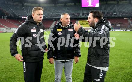 Fussball Bundesliga. SK Austria Klagenfurt gegen FC Red Bull Salzburg. Co-Trainer Martin Lassnig, Trainer Peter Pacult, Sandro Zakany  (Klagenfurt).  Klagenfurt, am 24.4.2024.
Foto: Kuess
www.qspictures.net
---
pressefotos, pressefotografie, kuess, qs, qspictures, sport, bild, bilder, bilddatenbank