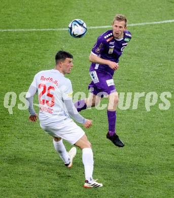 Fussball Bundesliga. SK Austria Klagenfurt gegen FC Red Bull Salzburg. Christopher Cvetko,   (Klagenfurt),  Flavius David Daniliuc (Salzburg).  Klagenfurt, am 24.4.2024.
Foto: Kuess
www.qspictures.net
---
pressefotos, pressefotografie, kuess, qs, qspictures, sport, bild, bilder, bilddatenbank