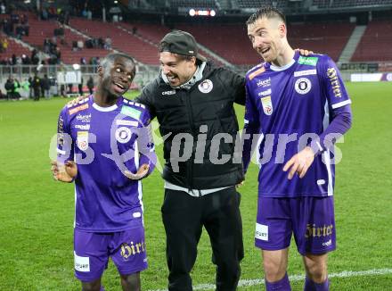 Fussball Bundesliga. SK Austria Klagenfurt gegen FC Red Bull Salzburg.  Solomon Bonnah, Simon Straudi, Max Besuschkow (Klagenfurt).  Klagenfurt, am 24.4.2024.
Foto: Kuess
www.qspictures.net
---
pressefotos, pressefotografie, kuess, qs, qspictures, sport, bild, bilder, bilddatenbank