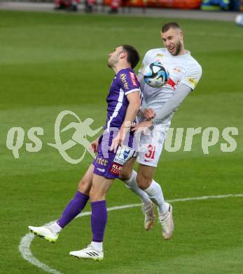 Fussball Bundesliga. SK Austria Klagenfurt gegen FC Red Bull Salzburg.  Andrew Irving,  (Klagenfurt), Strahinja Pavlovic  (Salzburg).  Klagenfurt, am 24.4.2024.
Foto: Kuess
www.qspictures.net
---
pressefotos, pressefotografie, kuess, qs, qspictures, sport, bild, bilder, bilddatenbank