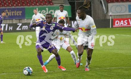 Fussball Bundesliga. SK Austria Klagenfurt gegen FC Red Bull Salzburg. Solomon Bonnah,   (Klagenfurt), Oumar Mickael Solet Bomawoko  (Salzburg).  Klagenfurt, am 24.4.2024.
Foto: Kuess
www.qspictures.net
---
pressefotos, pressefotografie, kuess, qs, qspictures, sport, bild, bilder, bilddatenbank