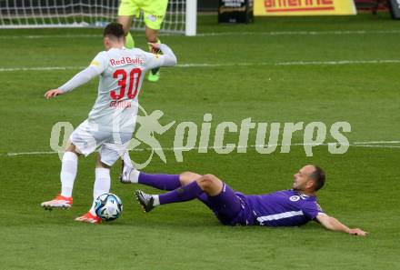 Fussball Bundesliga. SK Austria Klagenfurt gegen FC Red Bull Salzburg.  Rico Benatelli,  (Klagenfurt), Oscar Gloukh  (Salzburg).  Klagenfurt, am 24.4.2024.
Foto: Kuess
www.qspictures.net
---
pressefotos, pressefotografie, kuess, qs, qspictures, sport, bild, bilder, bilddatenbank