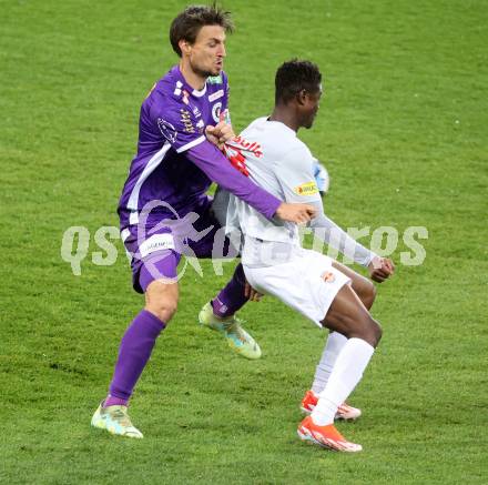 Fussball Bundesliga. SK Austria Klagenfurt gegen FC Red Bull Salzburg. Thorsten Mahrer,  (Klagenfurt),  Karim Konate  (Salzburg).  Klagenfurt, am 24.4.2024.
Foto: Kuess
www.qspictures.net
---
pressefotos, pressefotografie, kuess, qs, qspictures, sport, bild, bilder, bilddatenbank