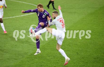 Fussball Bundesliga. SK Austria Klagenfurt gegen FC Red Bull Salzburg.  Jonas Arweiler,  (Klagenfurt),  Strahinja Pavlovic (Salzburg).  Klagenfurt, am 24.4.2024.
Foto: Kuess
www.qspictures.net
---
pressefotos, pressefotografie, kuess, qs, qspictures, sport, bild, bilder, bilddatenbank