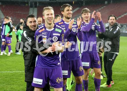 Fussball Bundesliga. SK Austria Klagenfurt gegen FC Red Bull Salzburg.  Jubel Sinan Karweina, Christopher CVetko, Thorsten Mahrer, Jannik Robatsch (Klagenfurt).  Klagenfurt, am 24.4.2024.
Foto: Kuess
www.qspictures.net
---
pressefotos, pressefotografie, kuess, qs, qspictures, sport, bild, bilder, bilddatenbank