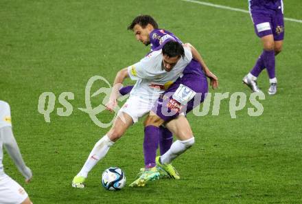 Fussball Bundesliga. SK Austria Klagenfurt gegen FC Red Bull Salzburg.  Thorsten Mahrer,  (Klagenfurt), Roko Simic  (Salzburg).  Klagenfurt, am 24.4.2024.
Foto: Kuess
www.qspictures.net
---
pressefotos, pressefotografie, kuess, qs, qspictures, sport, bild, bilder, bilddatenbank