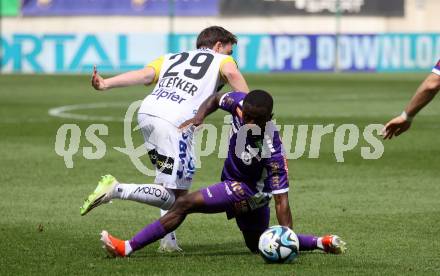 Fussball Bundesliga. SK Austria Klagenfurt gegen LASK.  Solomon Bonnah, (Klagenfurt), Florian Flecker   (LASK).  Klagenfurt, am 5.5.2024.
Foto: Kuess
www.qspictures.net
---
pressefotos, pressefotografie, kuess, qs, qspictures, sport, bild, bilder, bilddatenbank