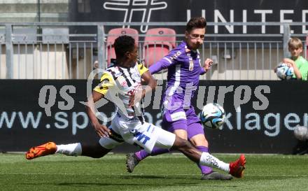 Fussball Bundesliga. SK Austria Klagenfurt gegen LASK.  Till Schumacher, (Klagenfurt),  Moses Usor  (LASK).  Klagenfurt, am 5.5.2024.
Foto: Kuess
www.qspictures.net
---
pressefotos, pressefotografie, kuess, qs, qspictures, sport, bild, bilder, bilddatenbank