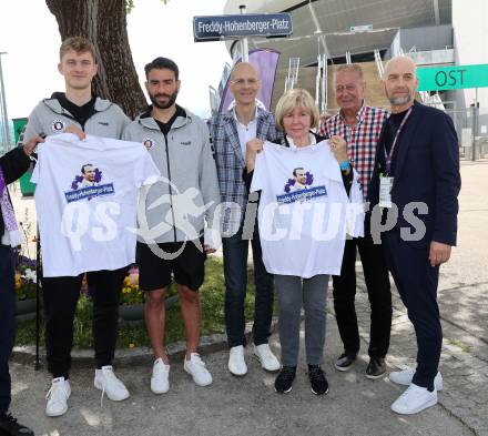 Fussball. SK Austria Klagenfurt. Einweihung Freddy-Hohenberger-Platz. Nicolas Binder, KOsmas Gkezos, Herbert Matschek, Uschi Hohenberger, Walter Ludescher, Guenther Gorenzel . Klagenfurt, 5.5.2024.
Foto: Kuess
www.qspictures.net
---
pressefotos, pressefotografie, kuess, qs, qspictures, sport, bild, bilder, bilddatenbank