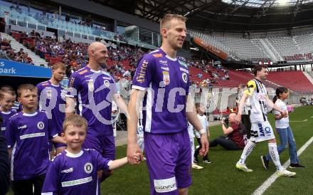 Fussball Bundesliga. SK Austria Klagenfurt gegen LASK.  Christopher Cvetko, Nicolas Wimmer (Klagenfurt).  Klagenfurt, am 5.5.2024.
Foto: Kuess
www.qspictures.net
---
pressefotos, pressefotografie, kuess, qs, qspictures, sport, bild, bilder, bilddatenbank