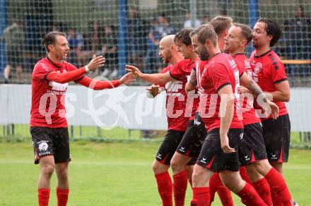 Fussball 1. KLasse C. Friesach gegen Ludmannsdorf.  Torjubel Jure Skafar, Markus Partl  (Ludmannsdorf). Friesach, am 25.5.2024.
Foto: Kuess
www.qspictures.net
---
pressefotos, pressefotografie, kuess, qs, qspictures, sport, bild, bilder, bilddatenbank