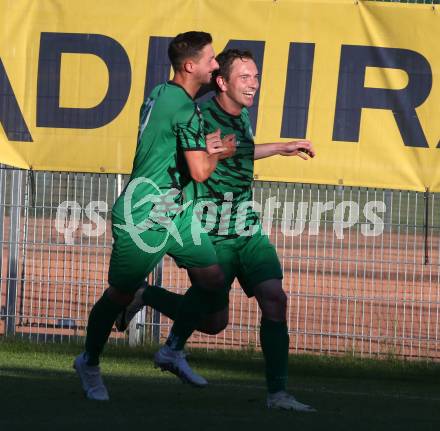 Fussball. Kaerntner Liga. Landskron gegen ATUS Ferlach. Torjubel Philipp Ronacher, Daniel Arneitz  (Landskron),   (Ferlach). Landskron, am 29.5.2024.
Foto: Kuess
www.qspictures.net
---
pressefotos, pressefotografie, kuess, qs, qspictures, sport, bild, bilder, bilddatenbank
