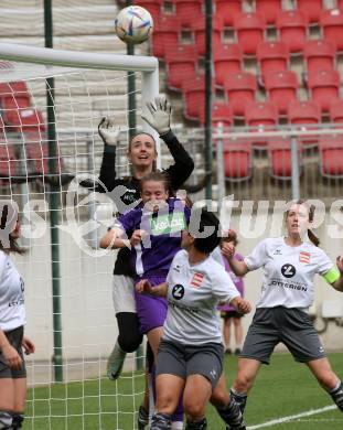 Fussball Frauen. Kaerntner Liga. Oberes Play Off. SK Austria Klagenfurt gegen SC St. Veit. Fiona Valentina Resch (Austria Klagenfurt),  Hannah Madrian (St. Veit).  KLagenfurt, am 2.6.2024.
Foto: Kuess
www.qspictures.net
---
pressefotos, pressefotografie, kuess, qs, qspictures, sport, bild, bilder, bilddatenbank