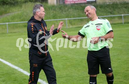 Fussball Unterliga West. Admira Villach gegen Lind. Trainer Ibel Alempic (Lind),  Schiedsrichter Thomas Christian Schmautz. Villach, am 1.6.2024.
Foto: Kuess
www.qspictures.net
---
pressefotos, pressefotografie, kuess, qs, qspictures, sport, bild, bilder, bilddatenbank