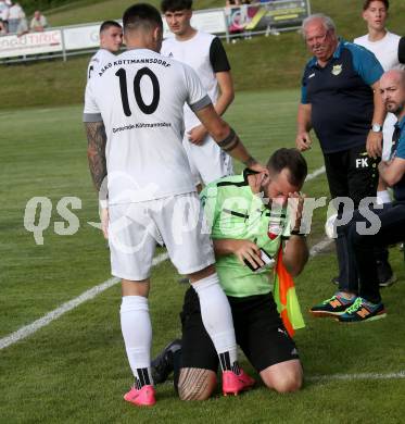Fussball. KFV Cup. Koettmannsdorf gegen Grafenstein.   Adis Ajkic (Koettmannsdorf), Schiedsrichterassistent Dominik Sodamin. Koettmannsdorf, am 4.6.2024.
Foto: Kuess
www.qspictures.net
---
pressefotos, pressefotografie, kuess, qs, qspictures, sport, bild, bilder, bilddatenbank