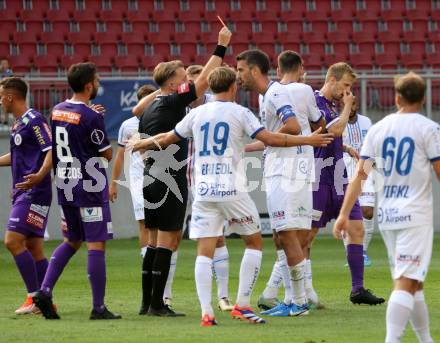 Fussball Bundesliga. SK Austria Klagenfurt gegen FC Blau Weiss Linz.  rote Karte fuer Fabio Strauss (Linz).  Klagenfurt, am 31.8.2024.
Foto: Kuess
www.qspictures.net
---
pressefotos, pressefotografie, kuess, qs, qspictures, sport, bild, bilder, bilddatenbank