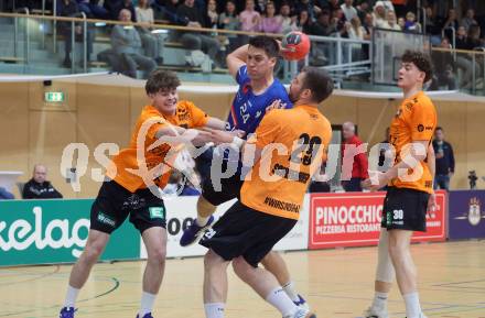 Handball Bundesliga. SC Ferlach gegen HSG Holding Graz.  Jovanovic Mladan  (Ferlach),     Hinterreiter Paul, Schweighofer Lukas (Graz).  Ferlach, am 23.11.2024.
Foto: Kuess
www.qspictures.net
---
pressefotos, pressefotografie, kuess, qs, qspictures, sport, bild, bilder, bilddatenbank