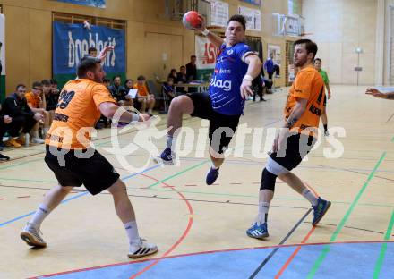 Handball Bundesliga. SC Ferlach gegen HSG Holding Graz.  Jovanovic Mladan  (Ferlach),     Schweighofer Lukas, Albek Joszef (Graz).  Ferlach, am 23.11.2024.
Foto: Kuess
www.qspictures.net
---
pressefotos, pressefotografie, kuess, qs, qspictures, sport, bild, bilder, bilddatenbank