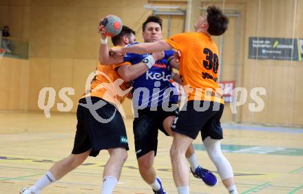 Handball Bundesliga. SC Ferlach gegen HSG Holding Graz.   Jovanovic Mladan (Ferlach),     Schweighofer Lukas, Schranz Kilian (Graz).  Ferlach, am 23.11.2024.
Foto: Kuess
www.qspictures.net
---
pressefotos, pressefotografie, kuess, qs, qspictures, sport, bild, bilder, bilddatenbank