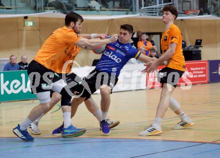 Handball Bundesliga. SC Ferlach gegen HSG Holding Graz.   Jovanovic Mladan (Ferlach),     Albek Joszef, Schranz Kilian (Graz).  Ferlach, am 23.11.2024.
Foto: Kuess
www.qspictures.net
---
pressefotos, pressefotografie, kuess, qs, qspictures, sport, bild, bilder, bilddatenbank