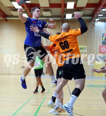 Handball Bundesliga. SC Ferlach gegen HSG Holding Graz.   Jovanovic Mladan (Ferlach),     Raschid Ramon (Graz).  Ferlach, am 23.11.2024.
Foto: Kuess
www.qspictures.net
---
pressefotos, pressefotografie, kuess, qs, qspictures, sport, bild, bilder, bilddatenbank