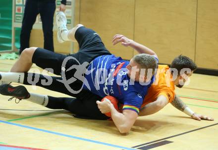 Handball Bundesliga. SC Ferlach gegen HSG Holding Graz. Simon Knapp (Ferlach), Jurij Jensterle (Graz). Ferlach, am 23.11.2024.
Foto: Kuess
www.qspictures.net
---
pressefotos, pressefotografie, kuess, qs, qspictures, sport, bild, bilder, bilddatenbank