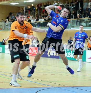 Handball Bundesliga. SC Ferlach gegen HSG Holding Graz. Mladan Jovanovic (Ferlach), Lukas Schweighofer (Graz). Ferlach, am 23.11.2024.
Foto: Kuess
www.qspictures.net
---
pressefotos, pressefotografie, kuess, qs, qspictures, sport, bild, bilder, bilddatenbank