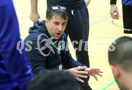 Handball Bundesliga. SC Ferlach gegen HSG Holding Graz. Trainer Robert Begus (Ferlach). Ferlach, am 23.11.2024.
Foto: Kuess
www.qspictures.net
---
pressefotos, pressefotografie, kuess, qs, qspictures, sport, bild, bilder, bilddatenbank