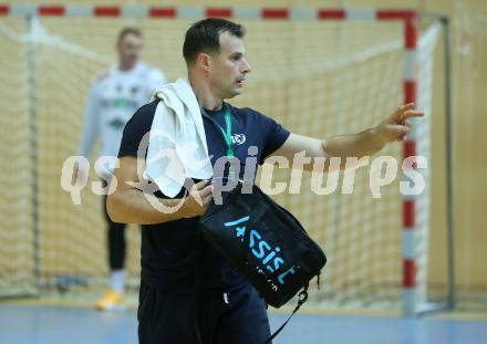Handball Bundesliga. SC Ferlach gegen HSG Holding Graz. Co-Trainer Miro Barisic (Ferlach). Ferlach, am 23.11.2024.
Foto: Kuess
www.qspictures.net
---
pressefotos, pressefotografie, kuess, qs, qspictures, sport, bild, bilder, bilddatenbank