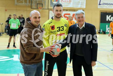 Handball Bundesliga. SC Ferlach gegen HSG Holding Graz. Florian Stressig, LH Peter Kaiser (Ferlach). Ferlach, am 23.11.2024.
Foto: Kuess
www.qspictures.net
---
pressefotos, pressefotografie, kuess, qs, qspictures, sport, bild, bilder, bilddatenbank
