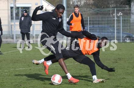 Fussball Bundesliga. Training.  SK Austria Klagenfurt.  Dikeni Salifou, Solomon Bonnah. Klagenfurt, am 26.11.2024.
Foto: Kuess
---
pressefotos, pressefotografie, kuess, qs, qspictures, sport, bild, bilder, bilddatenbank