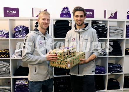 Fussball Bundesliga. SK Austria Klagenfurt. ErÃ¶ffnung Fan Shop. Christopher Cvetko, Thorsten Mahrer,  Klagenfurt, am 25.11.2025.
Foto: Kuess
---
pressefotos, pressefotografie, kuess, qs, qspictures, sport, bild, bilder, bilddatenbank