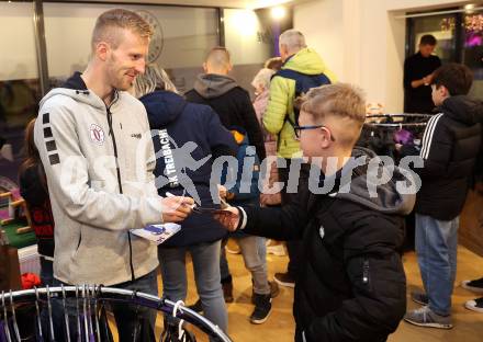 Fussball Bundesliga. SK Austria Klagenfurt. ErÃ¶ffnung Fan Shop. Christopher Cvetko. Klagenfurt, am 25.11.2025.
Foto: Kuess
---
pressefotos, pressefotografie, kuess, qs, qspictures, sport, bild, bilder, bilddatenbank
