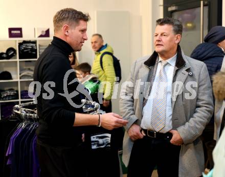 Fussball Bundesliga. SK Austria Klagenfurt. ErÃ¶ffnung Fan Shop. Peer JÃ¤kel, BÃ¼rgermeister Christian Scheider. Klagenfurt, am 25.11.2025.
Foto: Kuess
---
pressefotos, pressefotografie, kuess, qs, qspictures, sport, bild, bilder, bilddatenbank