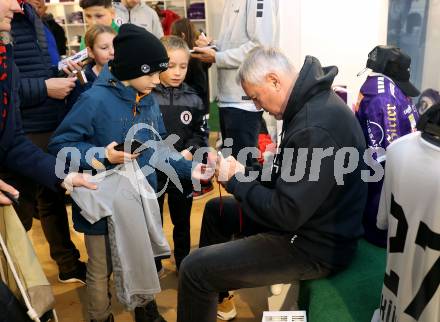 Fussball Bundesliga. SK Austria Klagenfurt. ErÃ¶ffnung Fan Shop. Trainer Peter Pacult. Klagenfurt, am 25.11.2025.
Foto: Kuess
---
pressefotos, pressefotografie, kuess, qs, qspictures, sport, bild, bilder, bilddatenbank