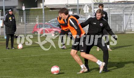 Fussball Bundesliga. Training SK Austria Klagenfurt.Matteo Kitz,  Martin Hinteregger.. Klagenfurt, am 26.11.2024.
Foto: Kuess
---
pressefotos, pressefotografie, kuess, qs, qspictures, sport, bild, bilder, bilddatenbank