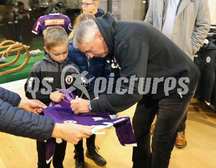 Fussball Bundesliga. SK Austria Klagenfurt. ErÃ¶ffnung Fan Shop. Trainer Peter Pacult. Klagenfurt, am 25.11.2025.
Foto: Kuess
---
pressefotos, pressefotografie, kuess, qs, qspictures, sport, bild, bilder, bilddatenbank