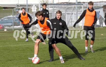 Fussball Bundesliga. Training SK Austria Klagenfurt. Matteo Kitz,  Martin Hinteregger. Klagenfurt, am 26.11.2024.
Foto: Kuess
---
pressefotos, pressefotografie, kuess, qs, qspictures, sport, bild, bilder, bilddatenbank